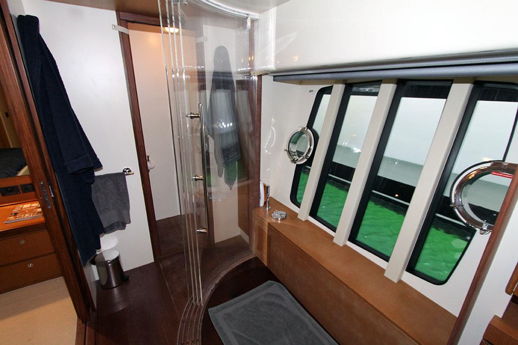 2005 FERRETTI YACHTS 731 